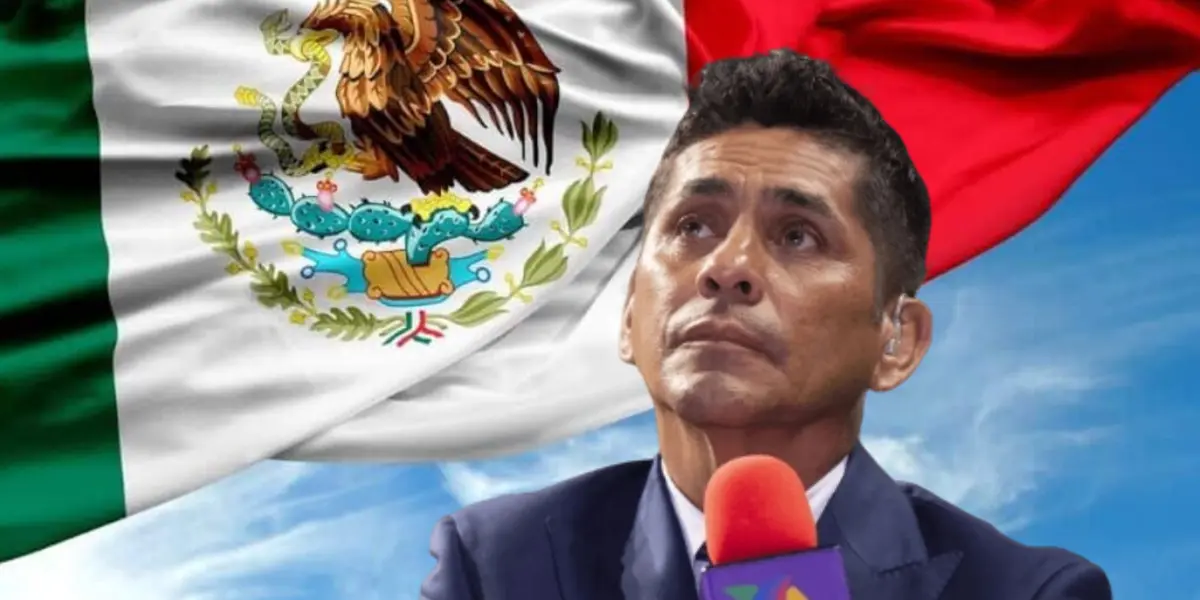 Jorge Campos y bandera de México/Foto Cinco Soles.