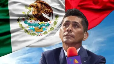 Jorge Campos y bandera de México/Foto Cinco Soles.