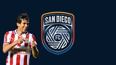 José Juan Macías junto al escudo de San Diego / FOTO ESPN
