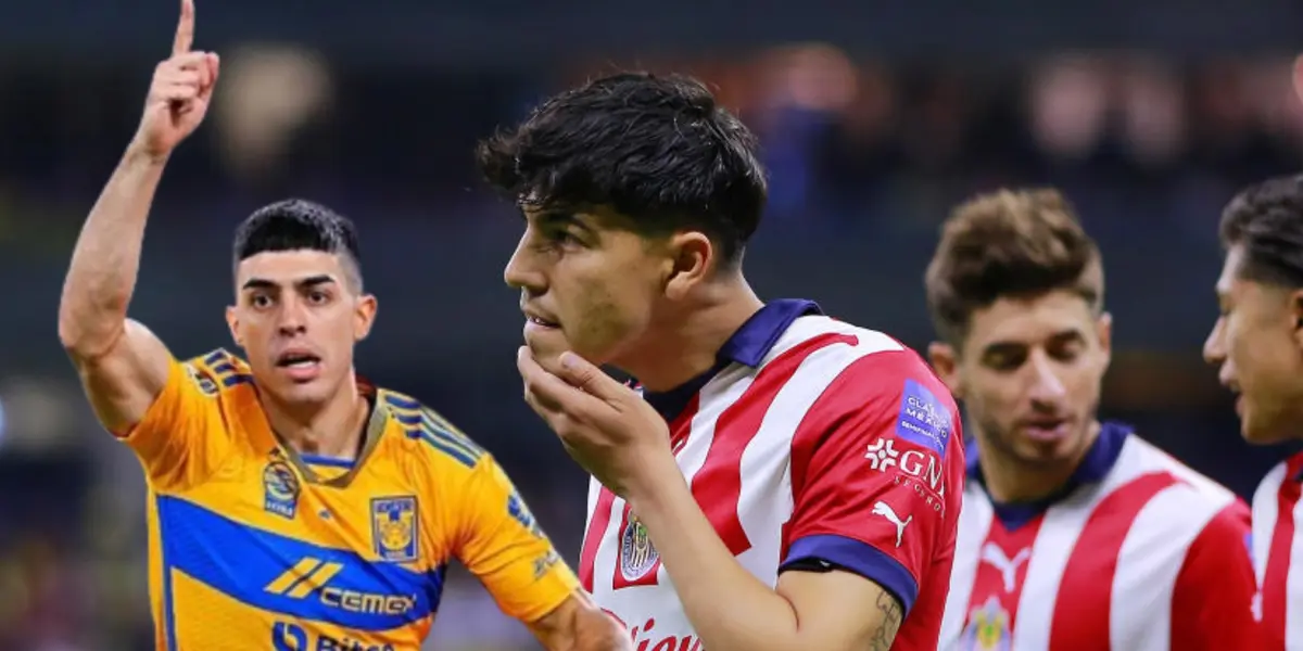 Juan Brunetta junto a jugadores de Chivas / FOTO MEXSPORT