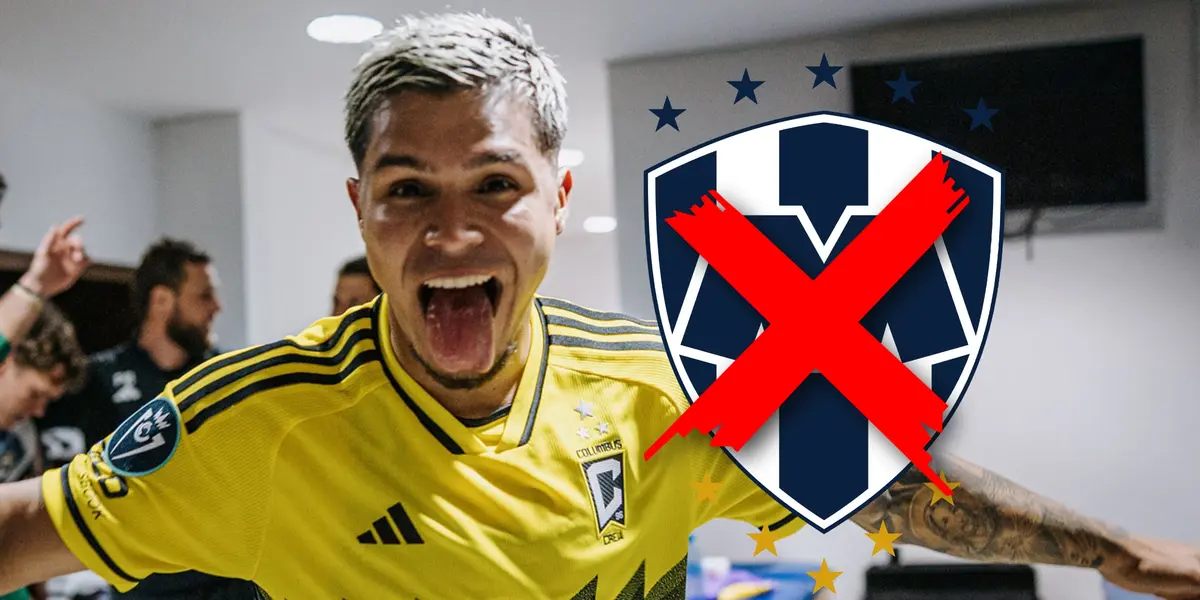 Juan Camilo Hernández y escudo de Monterrey con cruz/Foto Deportes Total USA.