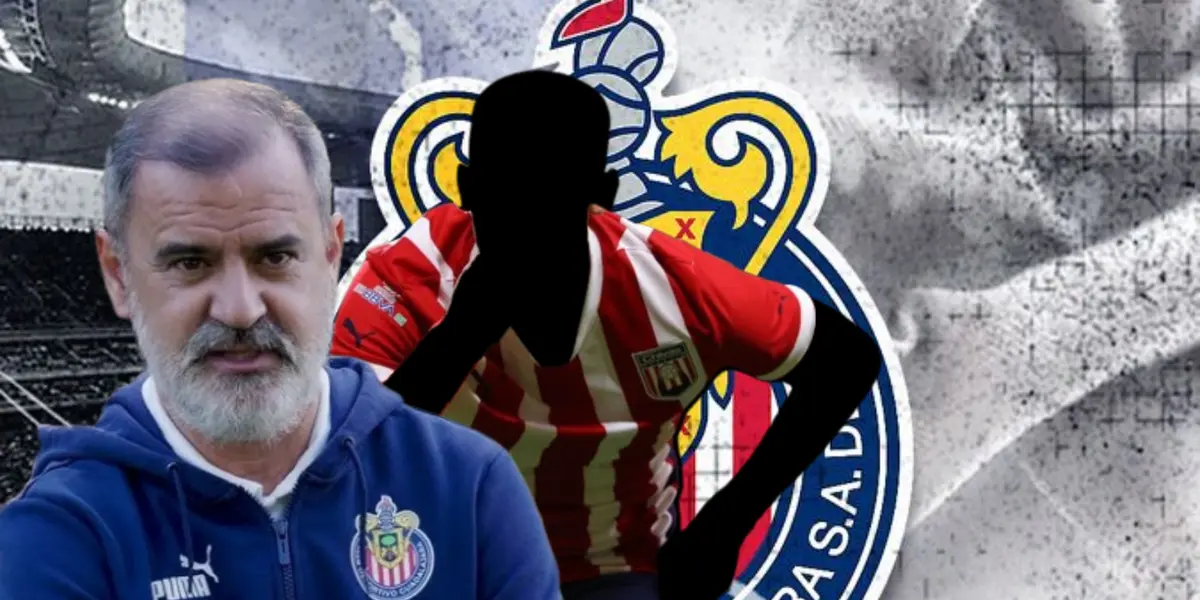 Juan Carlos Martínez junto a futbolista incógnito del Tapatío / FOTO X