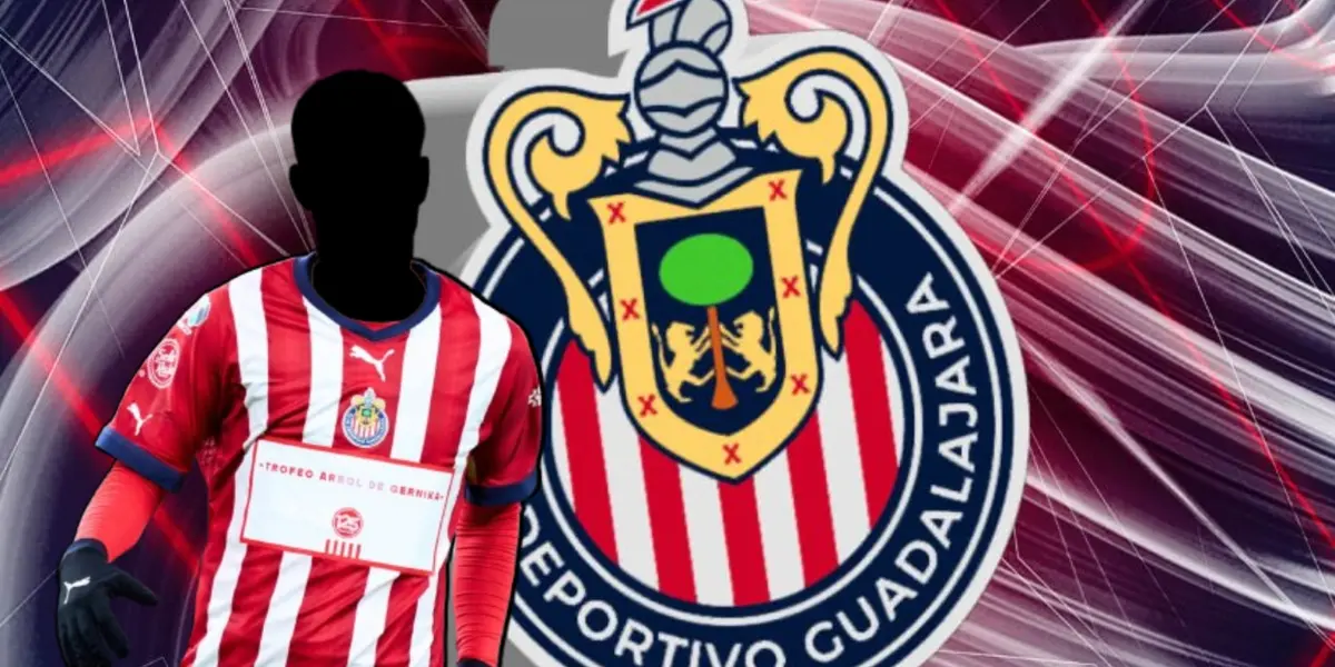 Jugador incógnito de Chivas junto al escudo del Rebaño / FOTO GETTY IMAGES