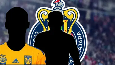 Jugador incógnito de Tigres junto a futbolista incógnito / FOTO SOY FÚTBOL