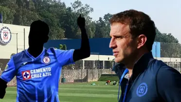 Jugador incógnito del Cruz Azul junto a Iván Alonso / FOTO BOLAVIP