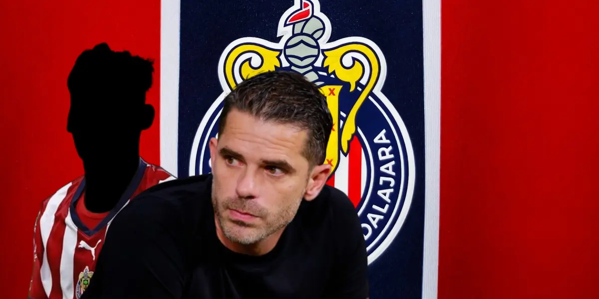 Jugador incógnito junto a Fernando Gago