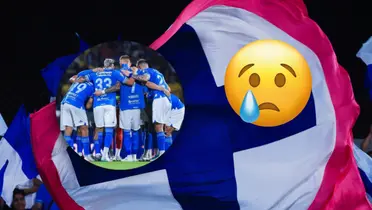 Jugadores abrazados y emoji con lágrima/Foto Cruz Azul.
