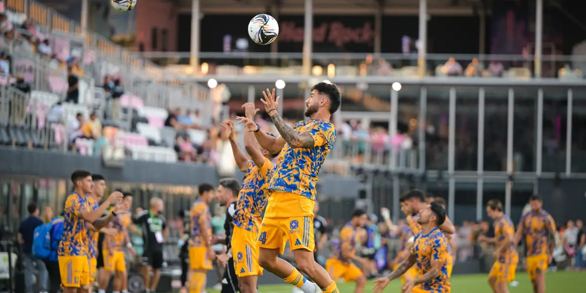 Jugadores calentando. Foto: Tigres