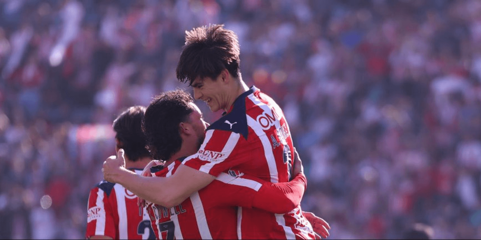 Jugadores celebrando. Foto: Chivas