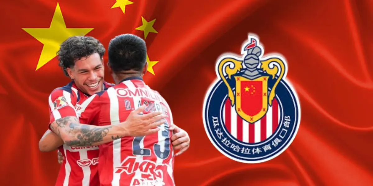 Jugadores de Chivas junto a la bandera de China / FOTO MEDIOTIEMPO