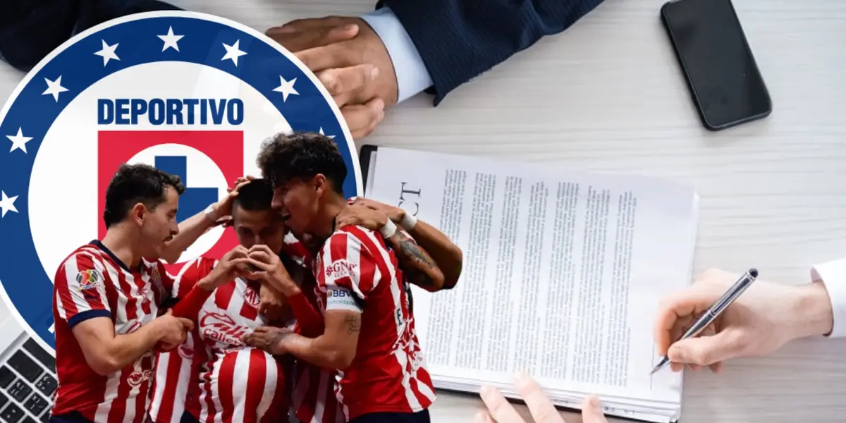 Jugadores de Chivas junto al escudo de Cruz Azul / FOTO MARCA