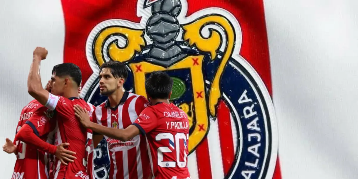 Jugadores de Chivas junto al escudo del Rebaño / FOTO FACEBOOK