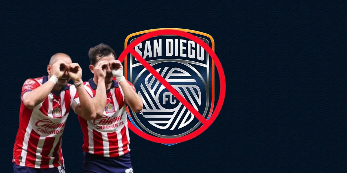 Jugadores de Chivas junto el escudo del San Diego FC / FOTO FACEBOOK