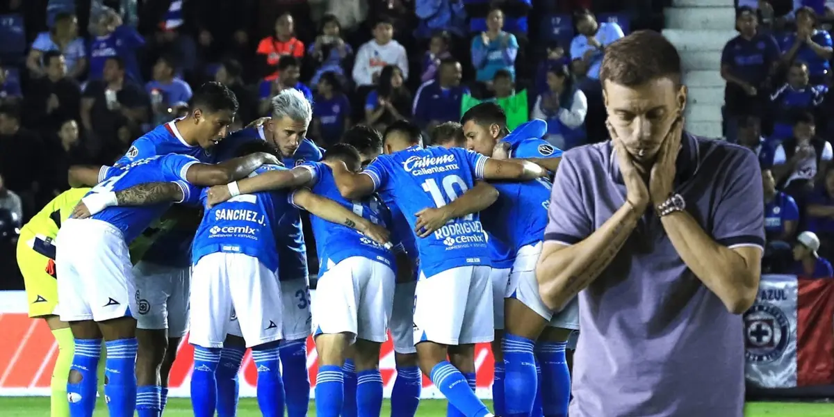 Jugadores de Cruz Azul reunidos y Martín Anselmi/ Foto Periódico Correo.