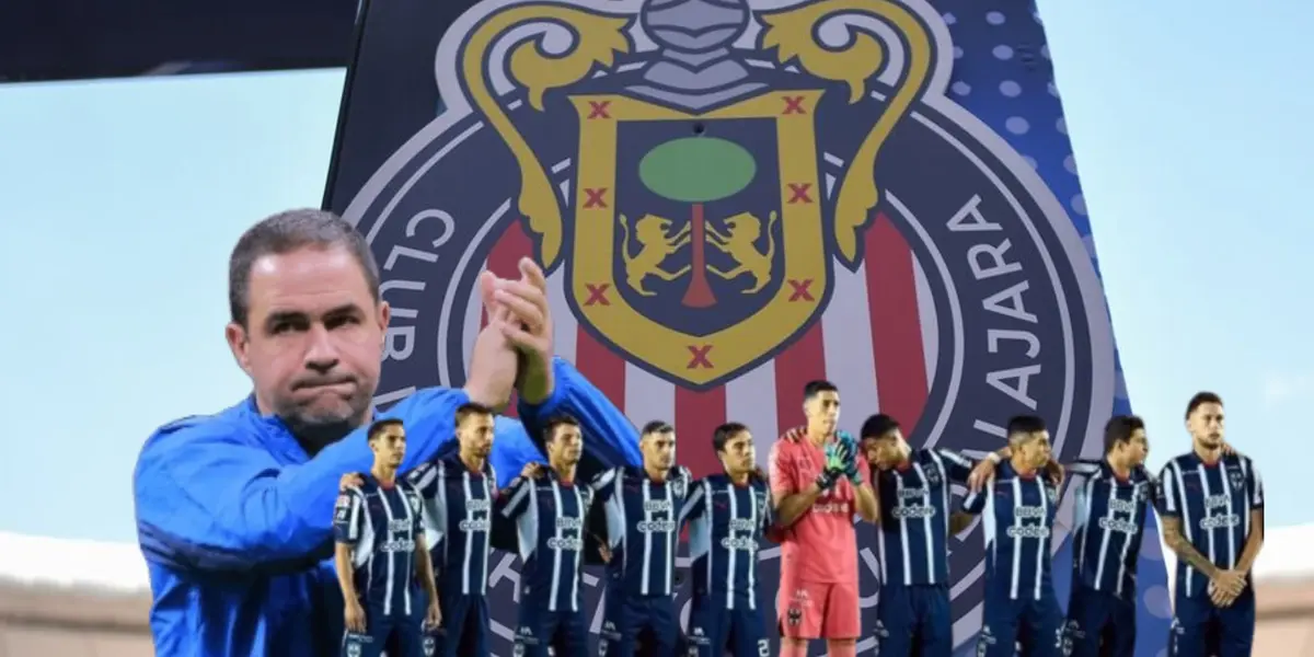 Jugadores de Monterrey, André Jardine aplaudiendo y logo de Chivas detrás/Foto El Universal.