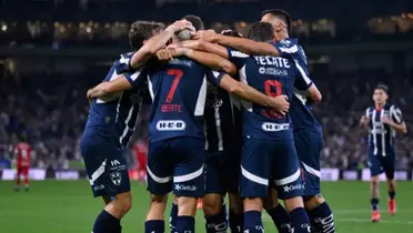 Jugadores de Monterrey celebrando su gol ante Toluca / FOTO TV AZTECA