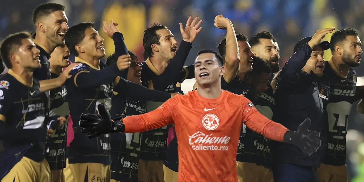 Jugadores de Pumas celebrando y Luis Malagón reclamando/ Foto De10.