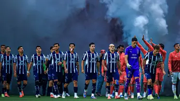 Jugadores de Rayados entrando al campo del Estadio Nemesio Diez / FOTO X