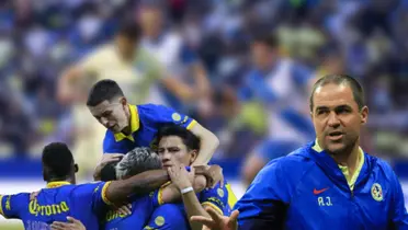 Jugadores del América abrazados y André Jardine a su lado/ Foto Marca.