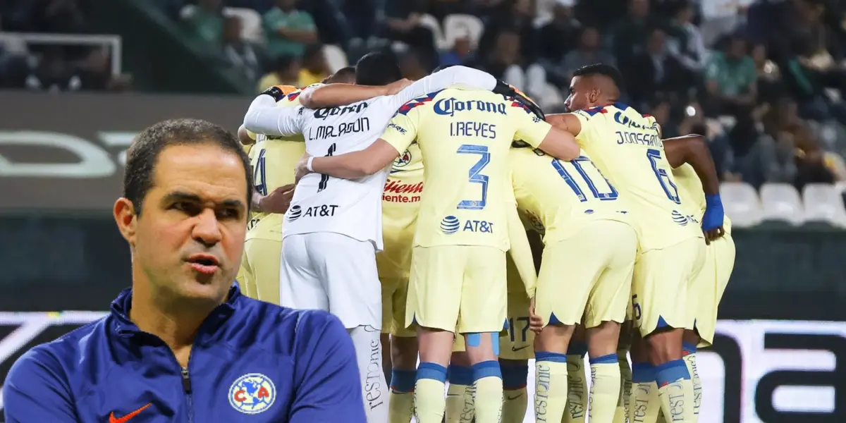 Jugadores del América abrazados y André Jardine/ Foto Mexsport.