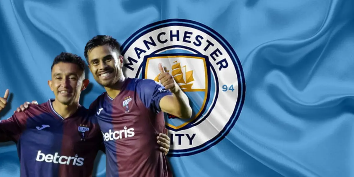 Jugadores del ascenso de México junto al escudo del Manchester City / FOTO MEDIOTIEMPO