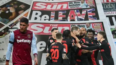Jugadores del Bayer Leverkusen celebrando y Edson Álvarez a un lado.
