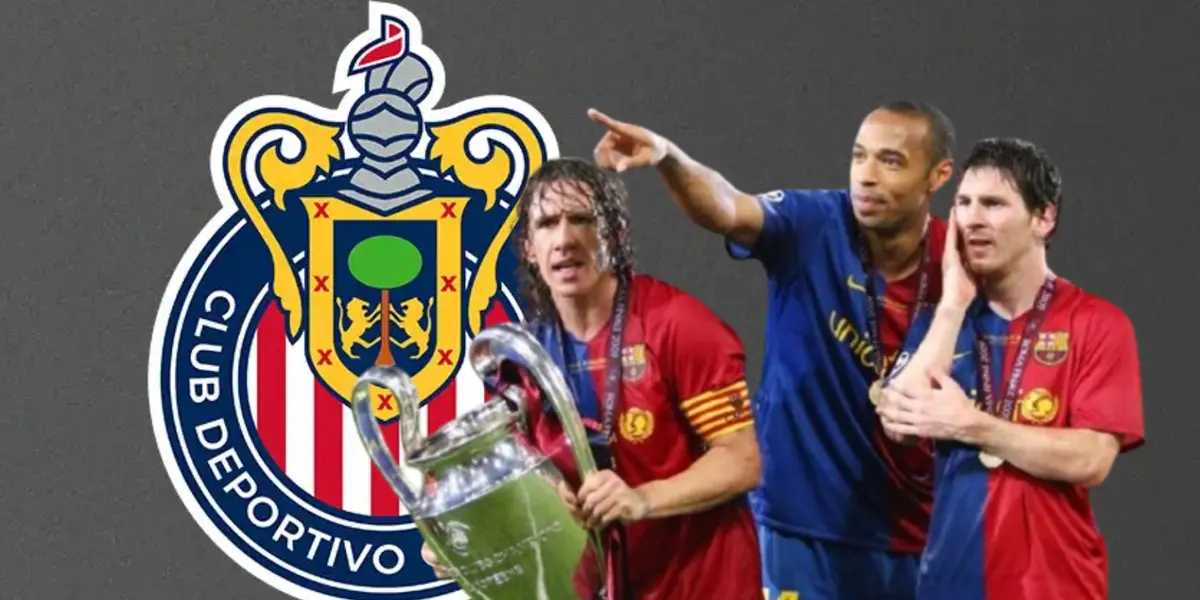 Jugadores del FC Barcelona junto al escudo de Chivas / FOTO JERSEYERA