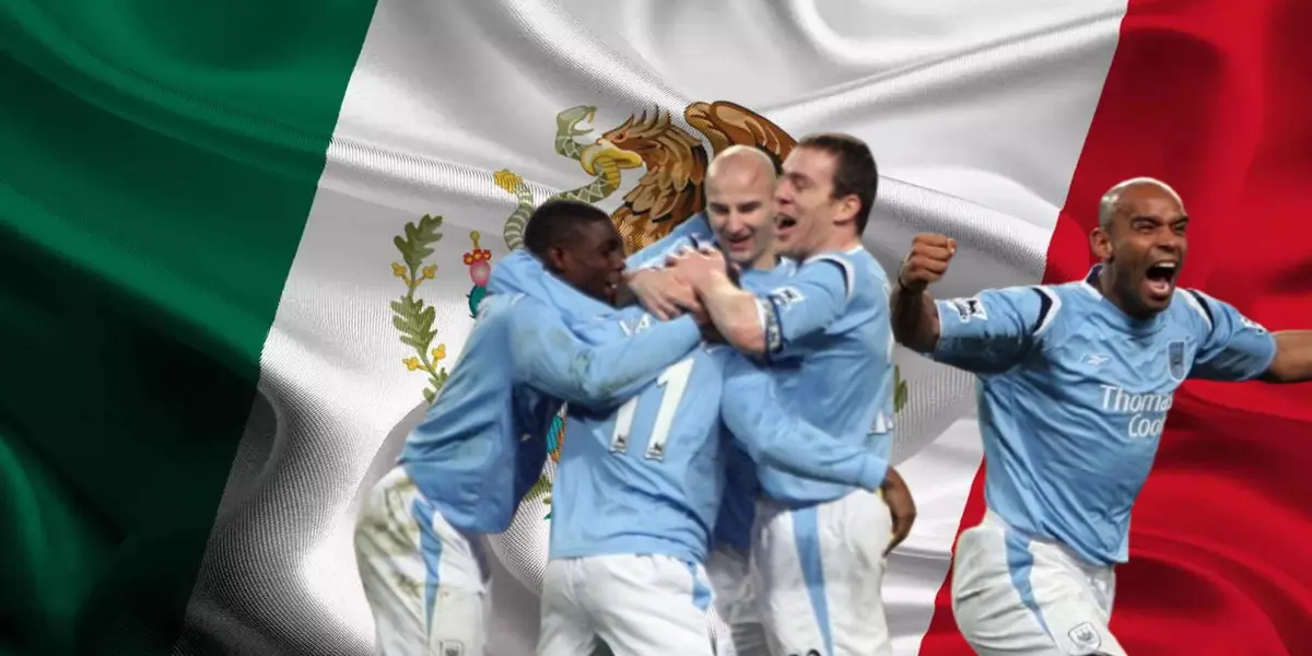 Jugadores del Manchester City junto a la bandera del Tri / FOTO EUROSPORT