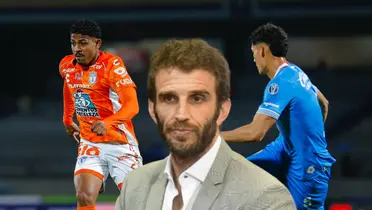 Jugadores disputando balón e Iván Alonso/ Foto Pachuca.