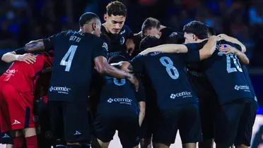 Jugadores en charla. Foto: Cruz Azul