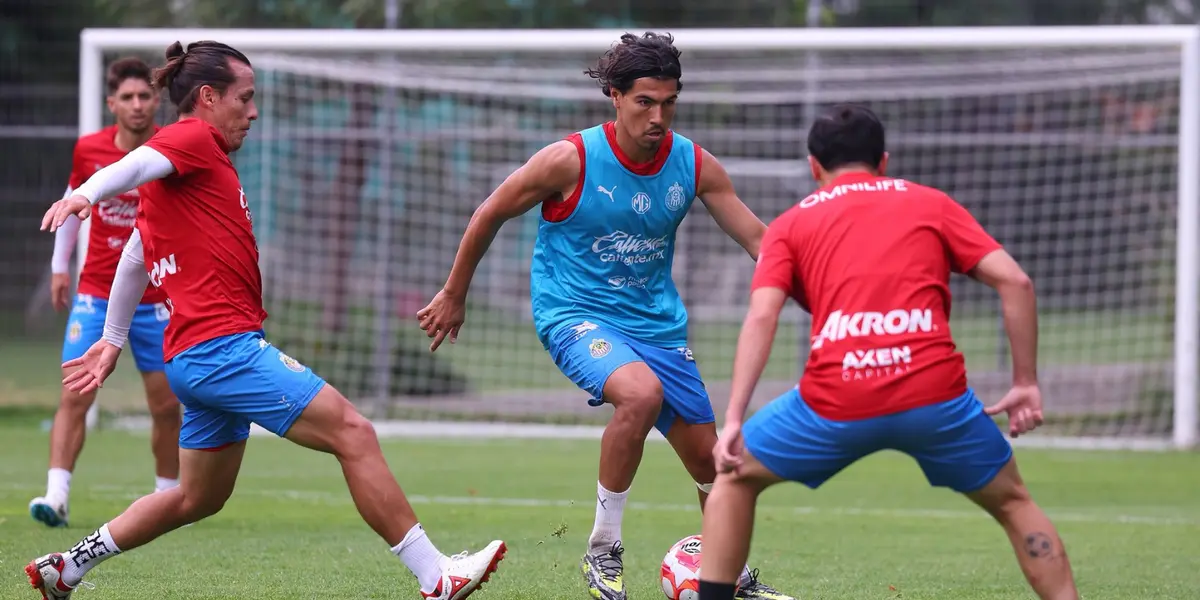 Jugadores en entreno. Foto: Chivas