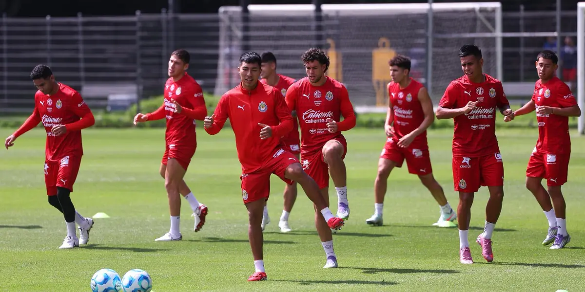 Jugadores en entreno. Foto: Chivas