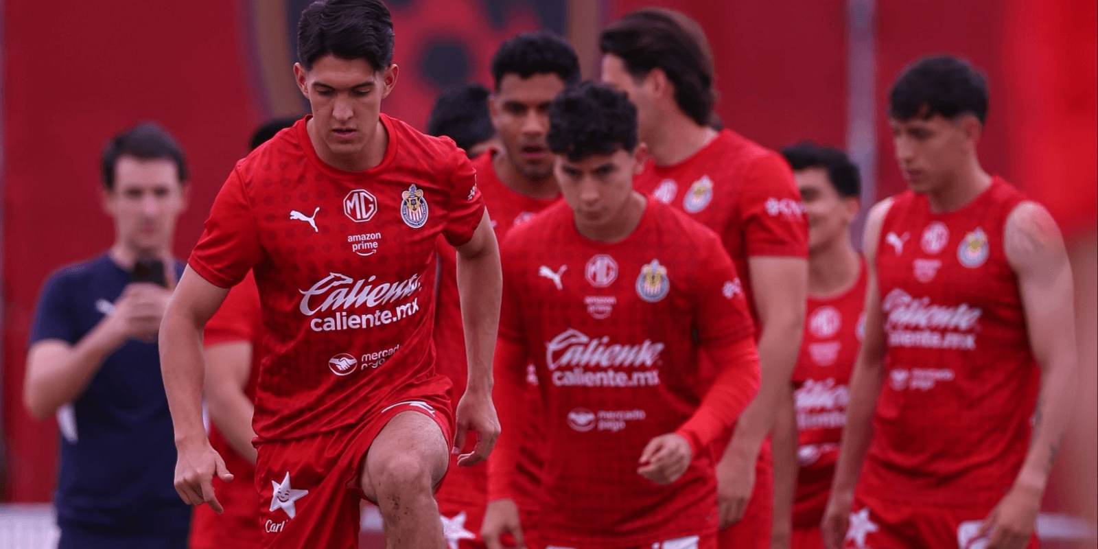 Jugadores en entreno. Foto: Chivas