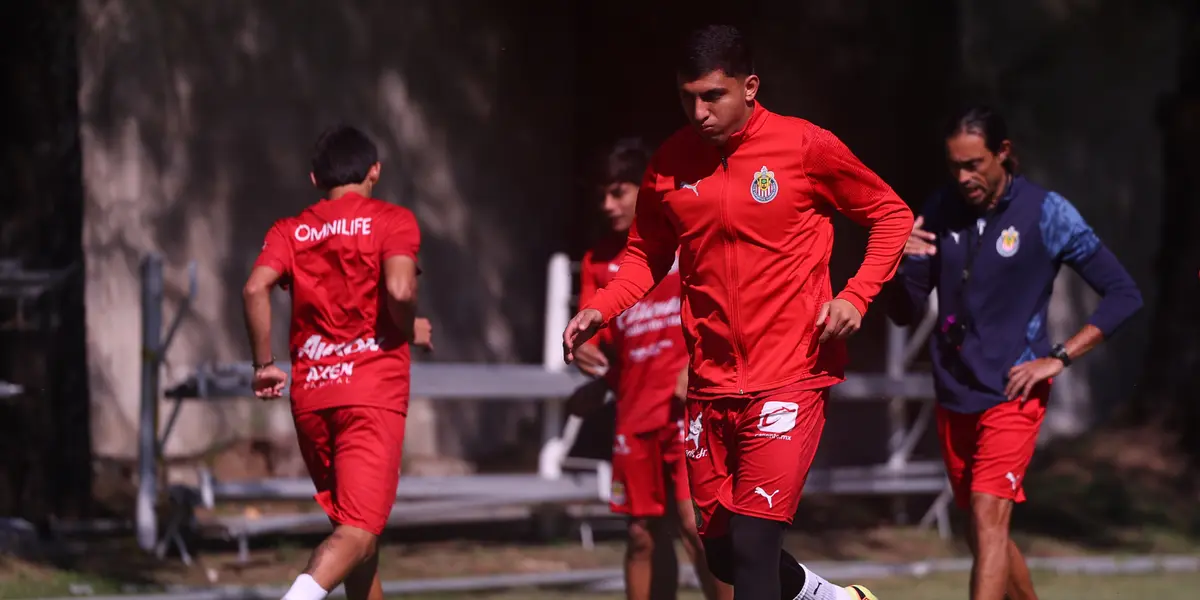 Jugadores en entreno. Foto: Chivas