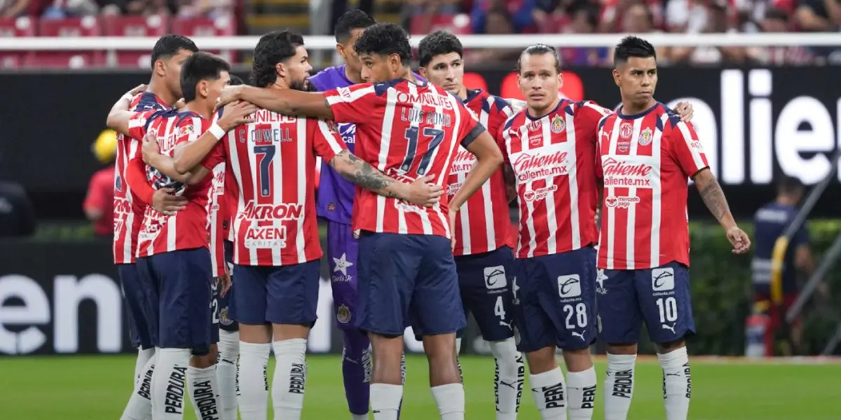 Jugadores en partido. Foto: Chivas