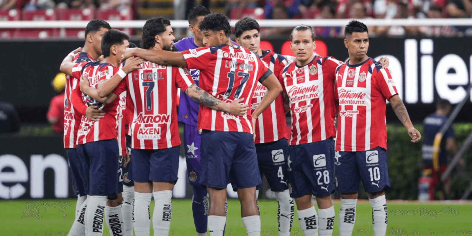 Jugadores en partido. Foto: Chivas