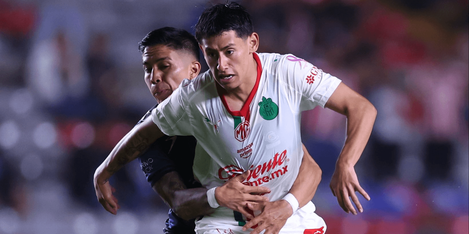 Jugadores en partido. Foto. Chivas