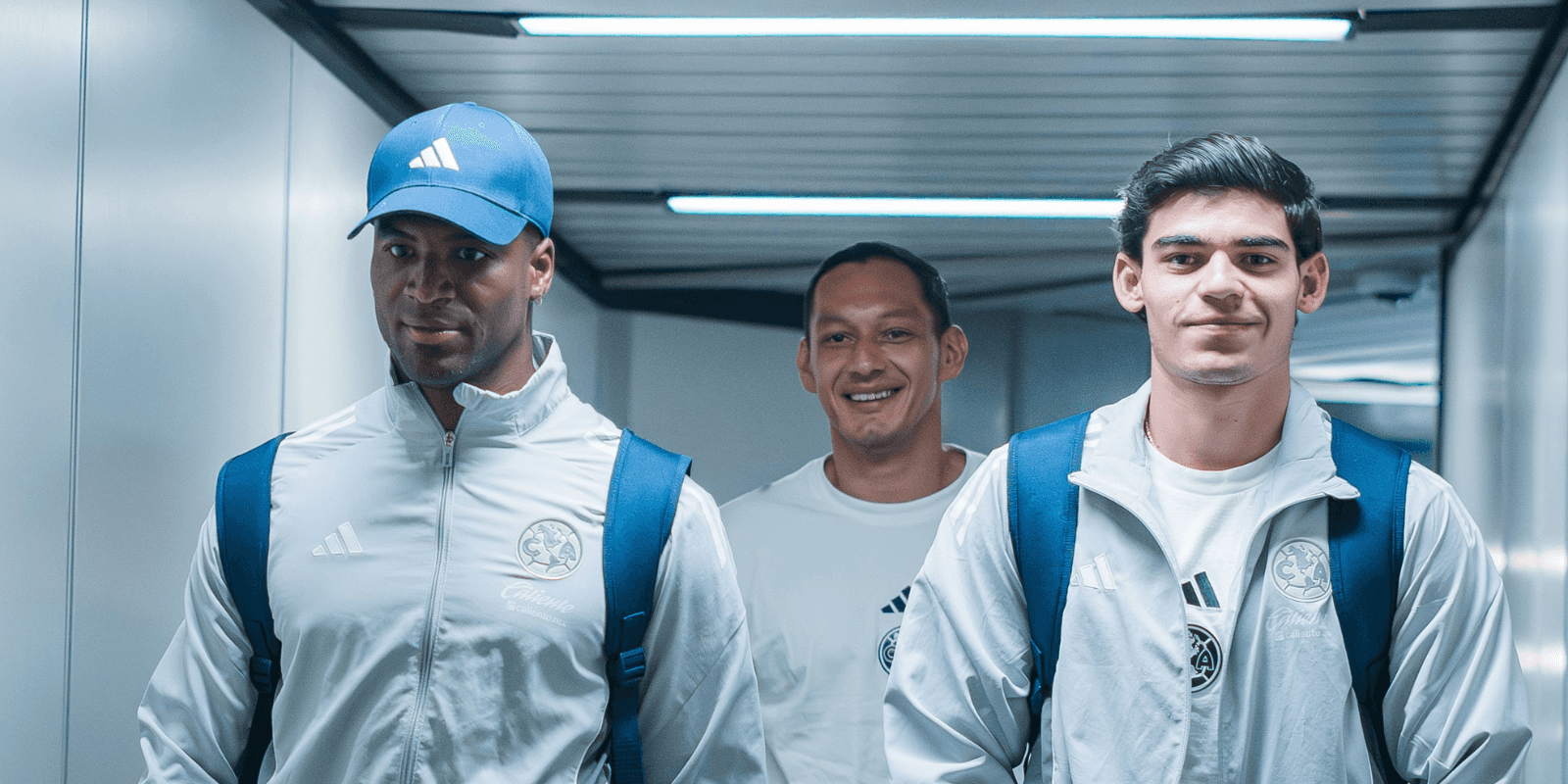 Jugadores en viaje. Foto: Club América