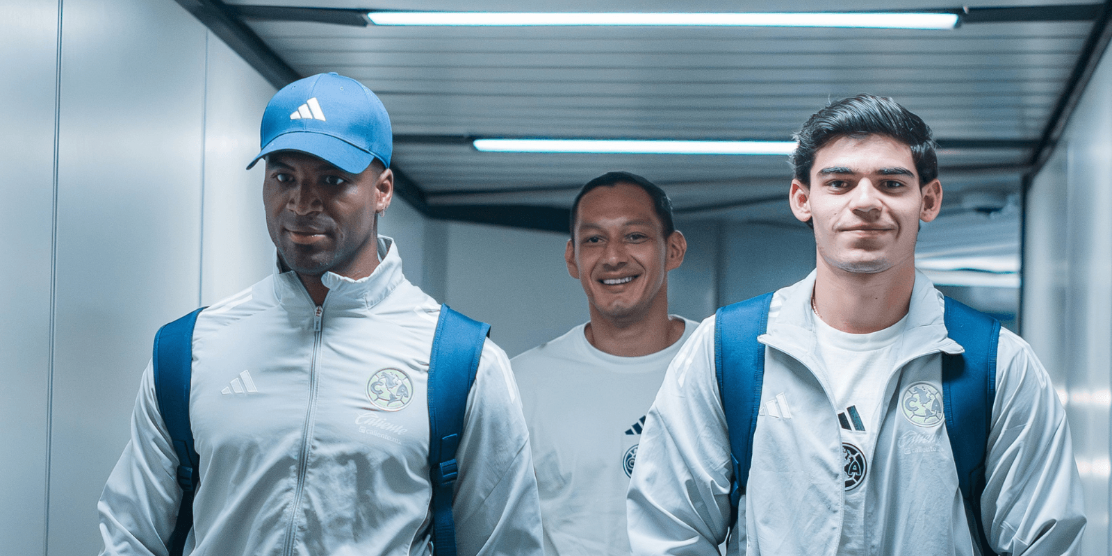 Jugadores en viaje. Foto: Club América