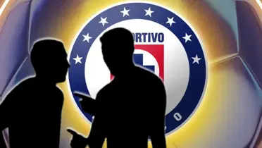 Jugadores incógnitos junto al escudo de Cruz Azul / FOTO JUAN FÚTBOL