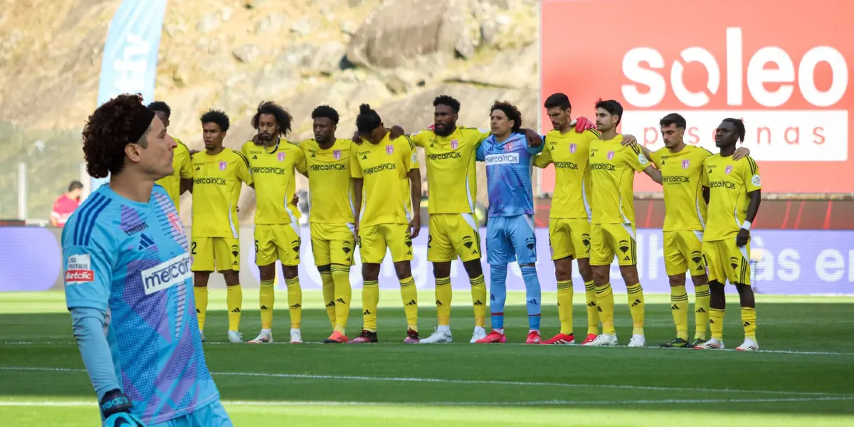 Jugadores previo a partido. Foto: AVS