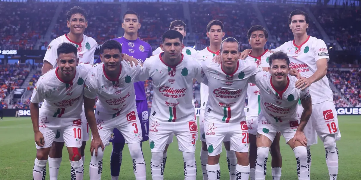 Jugadores previo a partido. Foto: Chivas