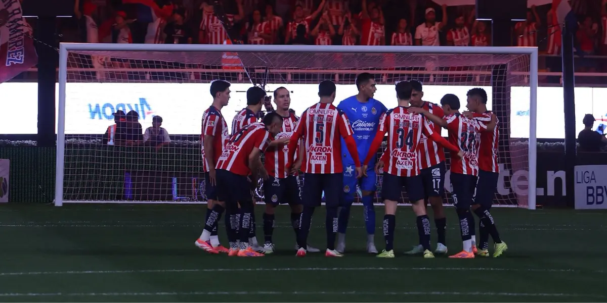 Jugadores previo a partido. Foto: Chivas