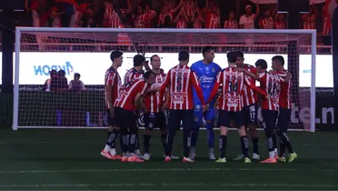 Jugadores previo a partido. Foto: Chivas