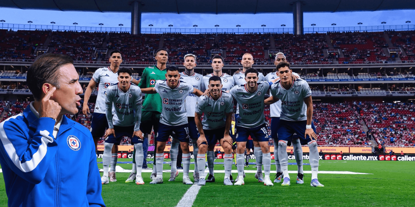 Jugadores previo a partido, foto de Cruz Azul, con Vicente al frente