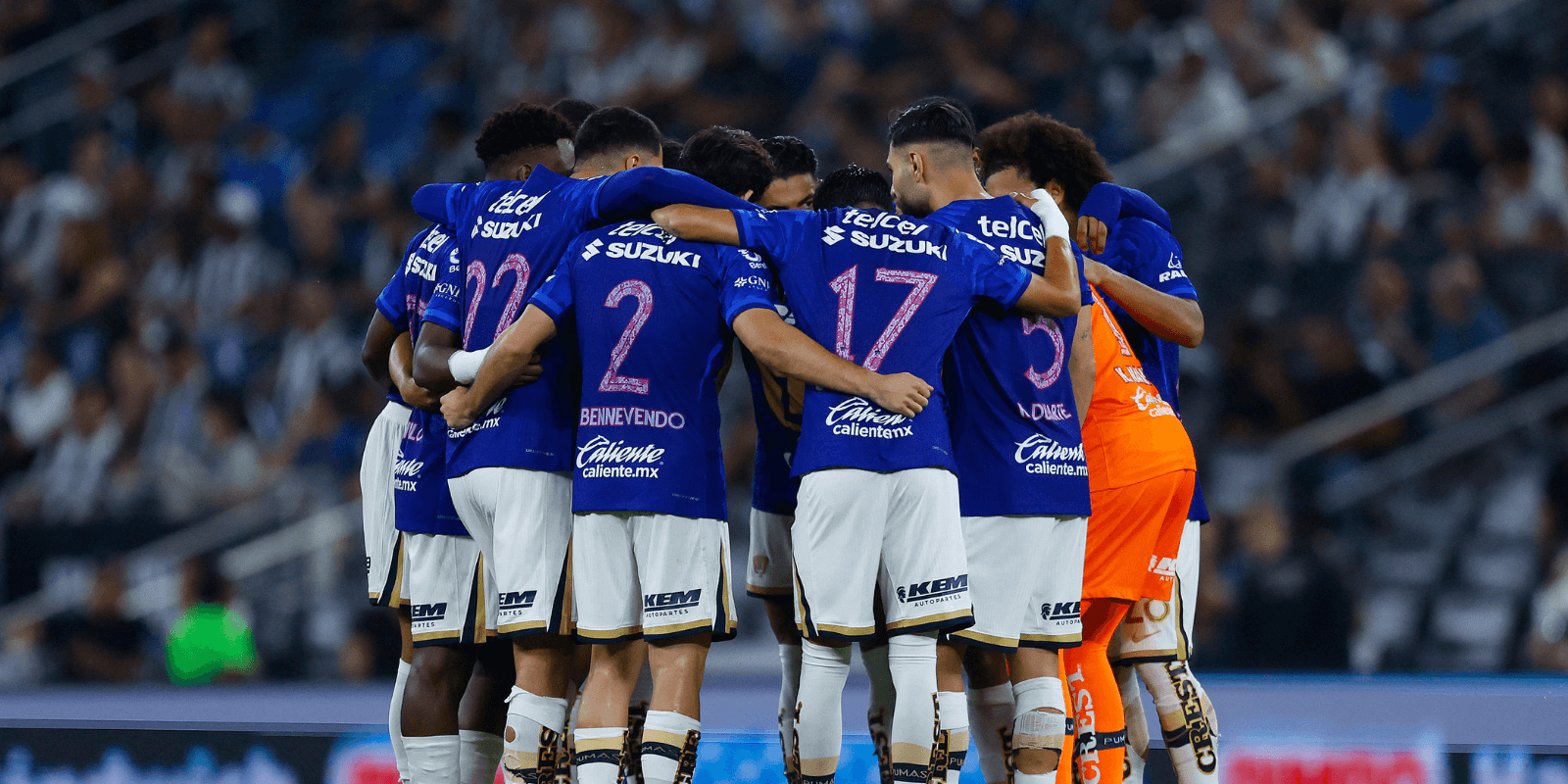 Jugadores previo a partido. Foto: Pumas