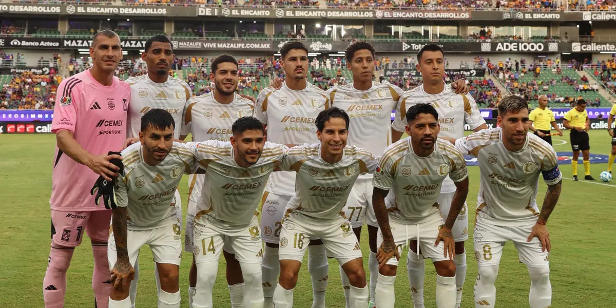 Jugadores previo a partido. Foto: Tigres