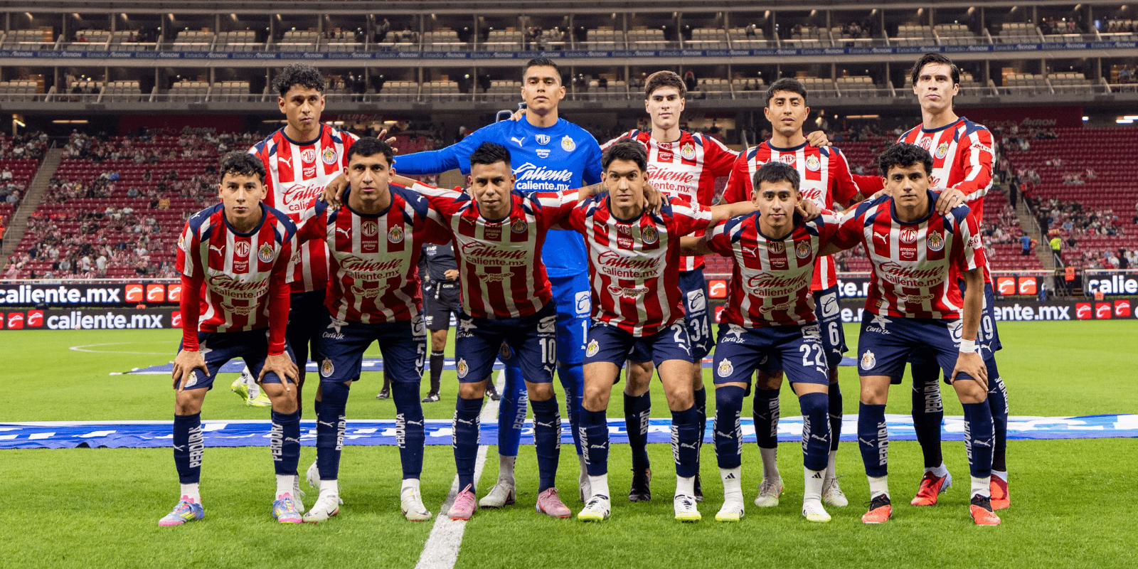 Jugadores previo al partido. Foto: Chivas