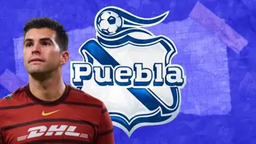 Julio González junto al escudo del Club Puebla / FOTO ESTO