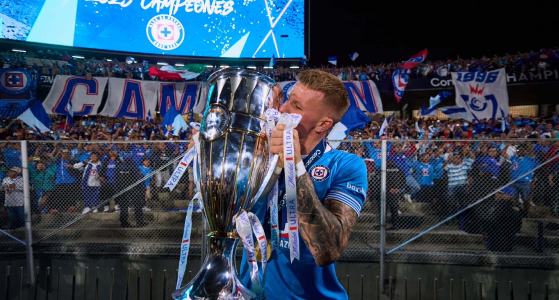 Las próximas horas serán clave para definir si Cruz Azul logra completar el plantel que Nicolás Larcamón considera necesario para competir por el título